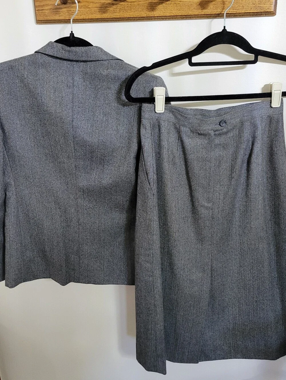 Brooks Brothers Classic Gray Women's Skirt Suit - Two-Piece Blazer & Skirt